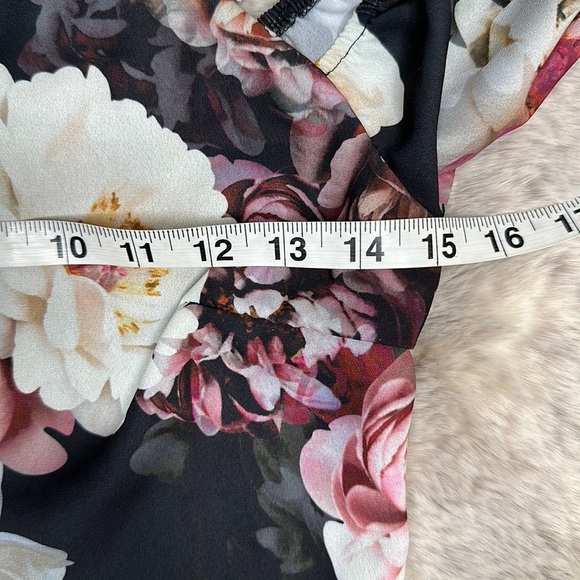 JESSICA WRIGHT | by SisterGlam VIOLET MULTICOLOUR FLORAL DRESS w/ Cold S… - Picture 11 of 16